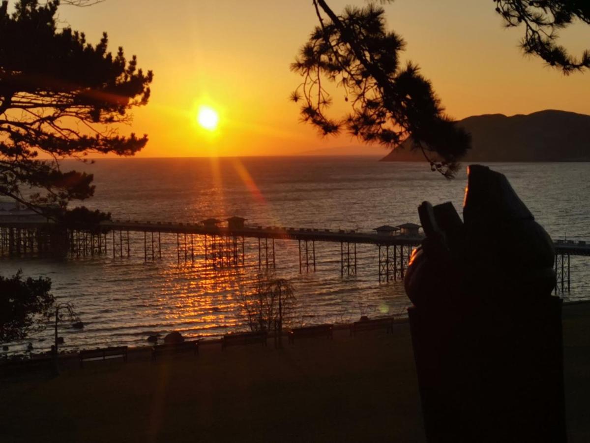 Bron Orme Private Hotel Лландидно Экстерьер фото