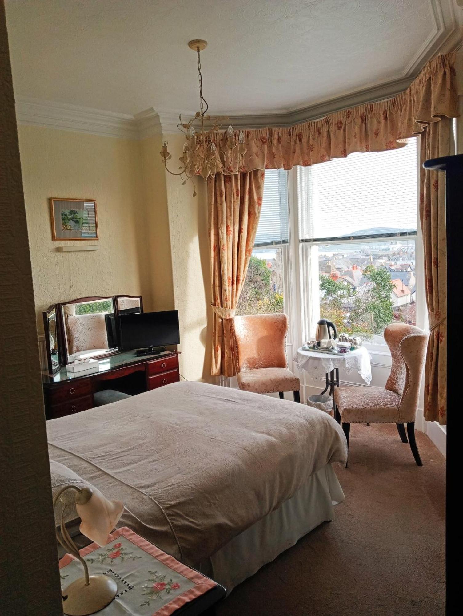 Bron Orme Private Hotel Лландидно Экстерьер фото