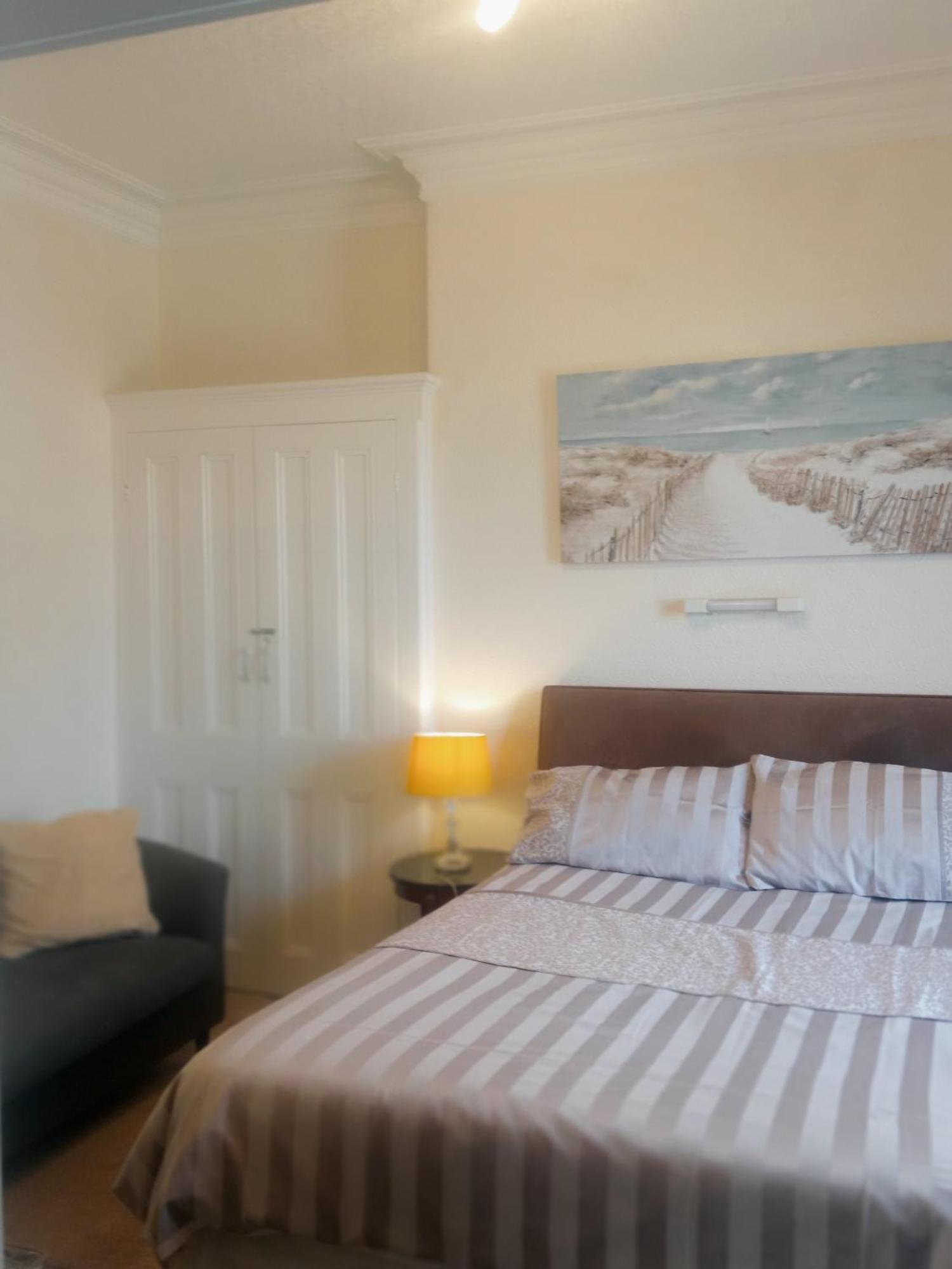 Bron Orme Private Hotel Лландидно Экстерьер фото