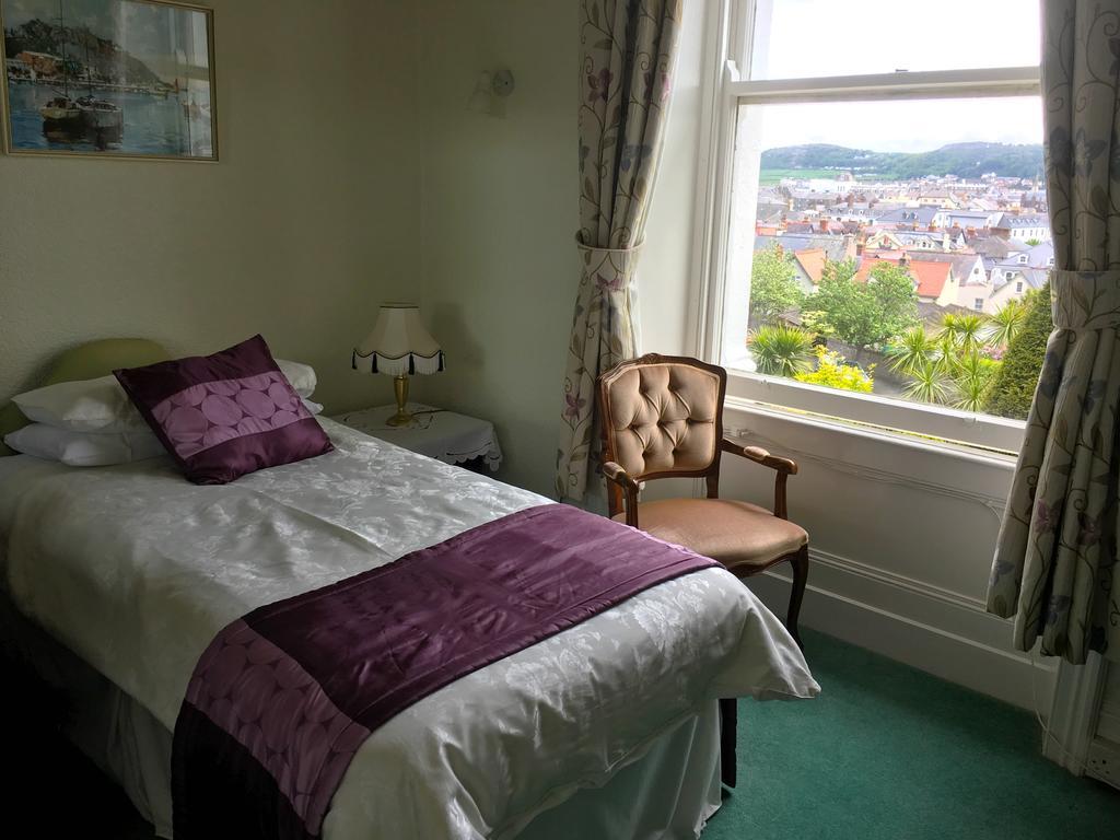 Bron Orme Private Hotel Лландидно Экстерьер фото