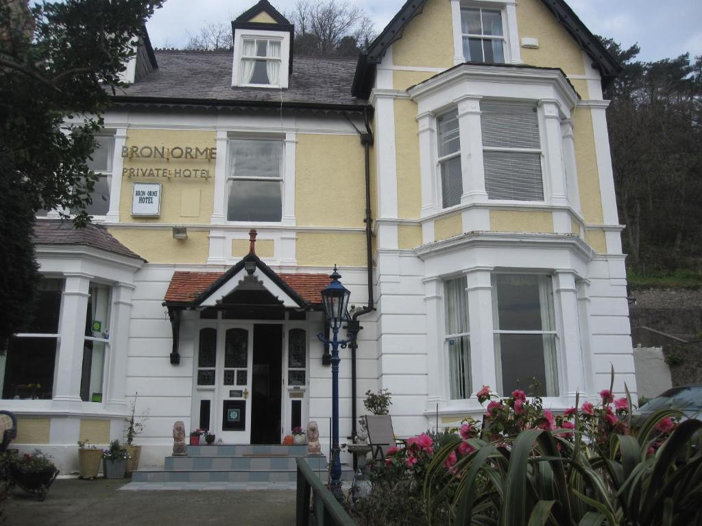 Bron Orme Private Hotel Лландидно Экстерьер фото